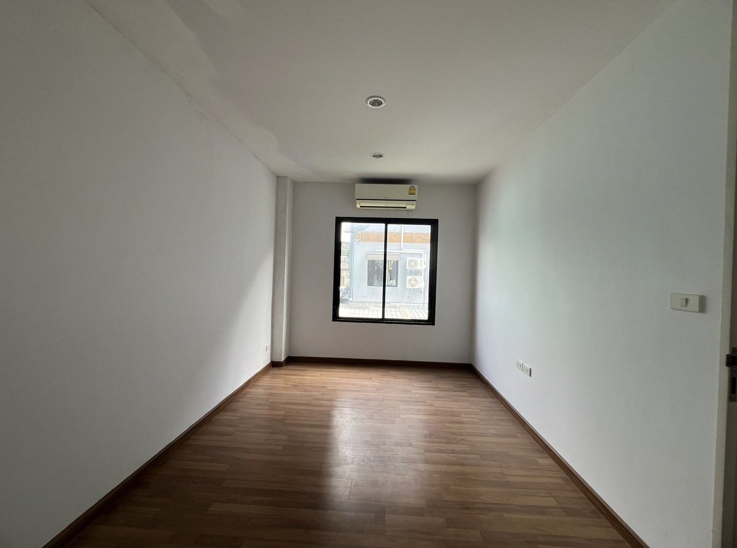 ประกาศฟรี! ซื้อ-ขาย-เช่า คอนโด บ้าน ทาวน์โฮม ที่ดิน และพื้นที่เชิงพาณิชย์ทั่วประเทศไทย ทุกทำเล ทุกงบประมาณ ไม่มีค่าใช้จ่าย ลงง่าย ขายไว เข้าถึงผู้ซื้อโดยตรง 4 203793pic3.jpg