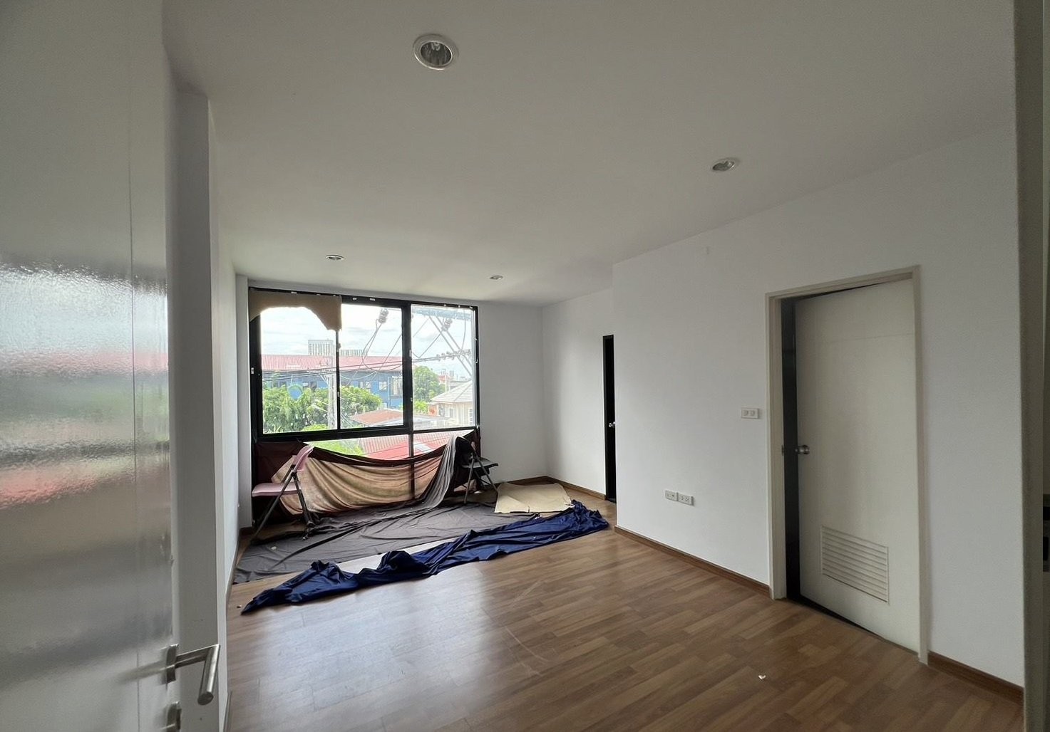 ประกาศฟรี! ซื้อ-ขาย-เช่า คอนโด บ้าน ทาวน์โฮม ที่ดิน และพื้นที่เชิงพาณิชย์ทั่วประเทศไทย ทุกทำเล ทุกงบประมาณ ไม่มีค่าใช้จ่าย ลงง่าย ขายไว เข้าถึงผู้ซื้อโดยตรง 5 203793pic4.jpg