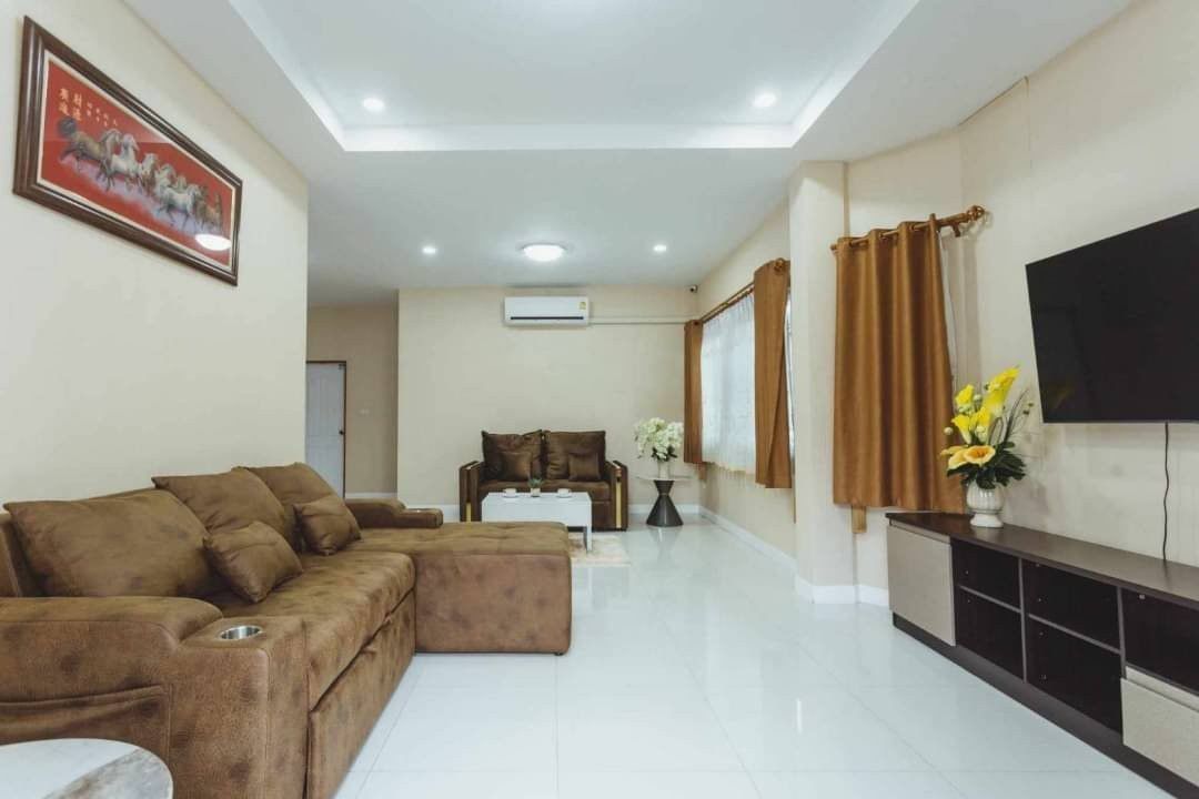 ประกาศฟรี! ซื้อ-ขาย-เช่า คอนโด บ้าน ทาวน์โฮม ที่ดิน และพื้นที่เชิงพาณิชย์ทั่วประเทศไทย ทุกทำเล ทุกงบประมาณ ไม่มีค่าใช้จ่าย ลงง่าย ขายไว เข้าถึงผู้ซื้อโดยตรง 3 204114pic2.jpg