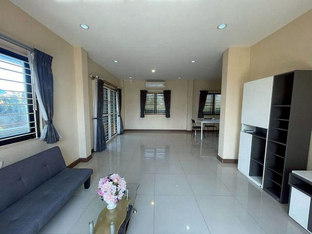 ประกาศฟรี! ซื้อ-ขาย-เช่า คอนโด บ้าน ทาวน์โฮม ที่ดิน และพื้นที่เชิงพาณิชย์ทั่วประเทศไทย ทุกทำเล ทุกงบประมาณ ไม่มีค่าใช้จ่าย ลงง่าย ขายไว เข้าถึงผู้ซื้อโดยตรง 3 205118pic2.jpg