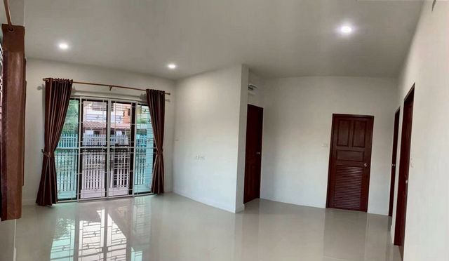 ประกาศฟรี! ซื้อ-ขาย-เช่า คอนโด บ้าน ทาวน์โฮม ที่ดิน และพื้นที่เชิงพาณิชย์ทั่วประเทศไทย ทุกทำเล ทุกงบประมาณ ไม่มีค่าใช้จ่าย ลงง่าย ขายไว เข้าถึงผู้ซื้อโดยตรง 3 205117pic2.jpg