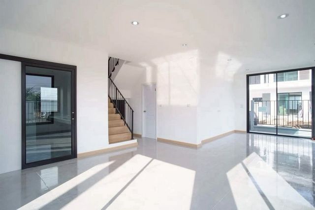 ประกาศฟรี! ซื้อ-ขาย-เช่า คอนโด บ้าน ทาวน์โฮม ที่ดิน และพื้นที่เชิงพาณิชย์ทั่วประเทศไทย ทุกทำเล ทุกงบประมาณ ไม่มีค่าใช้จ่าย ลงง่าย ขายไว เข้าถึงผู้ซื้อโดยตรง 3 205234pic2.jpg