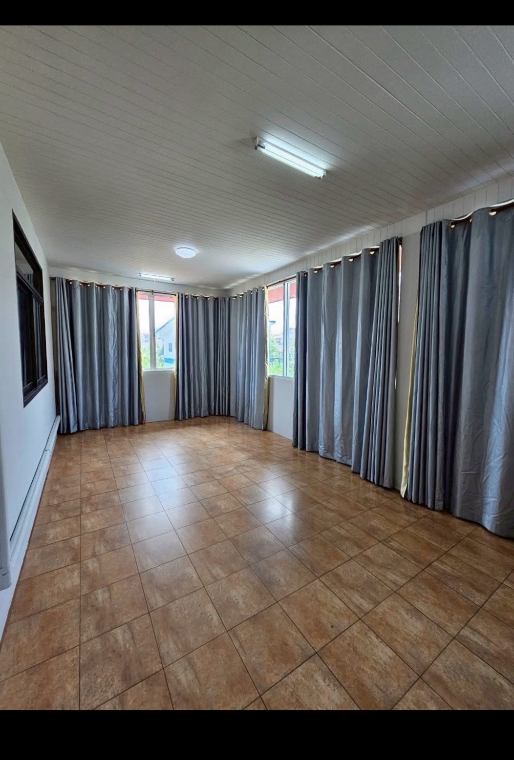 ประกาศฟรี! ซื้อ-ขาย-เช่า คอนโด บ้าน ทาวน์โฮม ที่ดิน และพื้นที่เชิงพาณิชย์ทั่วประเทศไทย ทุกทำเล ทุกงบประมาณ ไม่มีค่าใช้จ่าย ลงง่าย ขายไว เข้าถึงผู้ซื้อโดยตรง 4 205213pic3.jpg