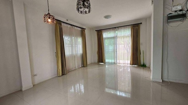 ประกาศฟรี! ซื้อ-ขาย-เช่า คอนโด บ้าน ทาวน์โฮม ที่ดิน และพื้นที่เชิงพาณิชย์ทั่วประเทศไทย ทุกทำเล ทุกงบประมาณ ไม่มีค่าใช้จ่าย ลงง่าย ขายไว เข้าถึงผู้ซื้อโดยตรง 4 206117pic3.jpg