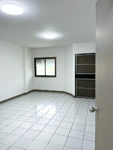 ประกาศฟรี! ซื้อ-ขาย-เช่า คอนโด บ้าน ทาวน์โฮม ที่ดิน และพื้นที่เชิงพาณิชย์ทั่วประเทศไทย ทุกทำเล ทุกงบประมาณ ไม่มีค่าใช้จ่าย ลงง่าย ขายไว เข้าถึงผู้ซื้อโดยตรง 4 206185pic3.jpg