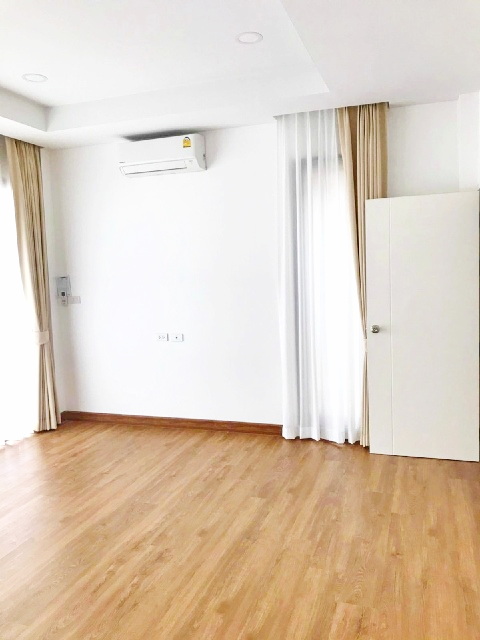 ประกาศฟรี! ซื้อ-ขาย-เช่า คอนโด บ้าน ทาวน์โฮม ที่ดิน และพื้นที่เชิงพาณิชย์ทั่วประเทศไทย ทุกทำเล ทุกงบประมาณ ไม่มีค่าใช้จ่าย ลงง่าย ขายไว เข้าถึงผู้ซื้อโดยตรง 3 206330pic2.jpg