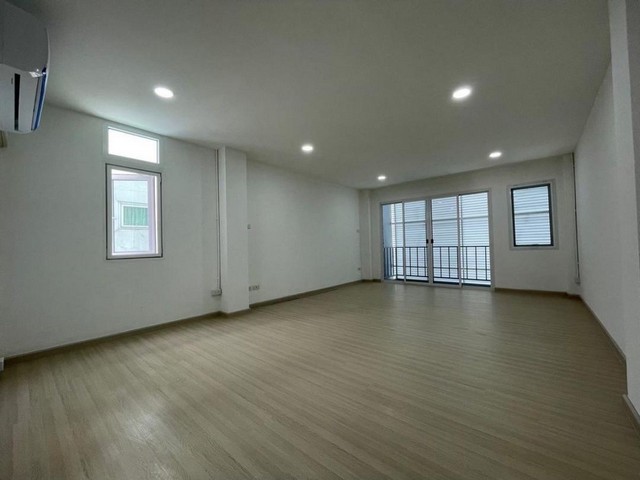 ประกาศฟรี! ซื้อ-ขาย-เช่า คอนโด บ้าน ทาวน์โฮม ที่ดิน และพื้นที่เชิงพาณิชย์ทั่วประเทศไทย ทุกทำเล ทุกงบประมาณ ไม่มีค่าใช้จ่าย ลงง่าย ขายไว เข้าถึงผู้ซื้อโดยตรง 5 493853pic4.jpg