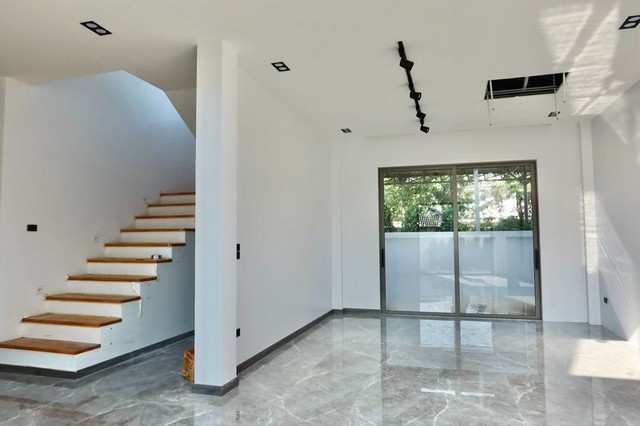 ประกาศฟรี! ซื้อ-ขาย-เช่า คอนโด บ้าน ทาวน์โฮม ที่ดิน และพื้นที่เชิงพาณิชย์ทั่วประเทศไทย ทุกทำเล ทุกงบประมาณ ไม่มีค่าใช้จ่าย ลงง่าย ขายไว เข้าถึงผู้ซื้อโดยตรง 4 206541pic3.jpg