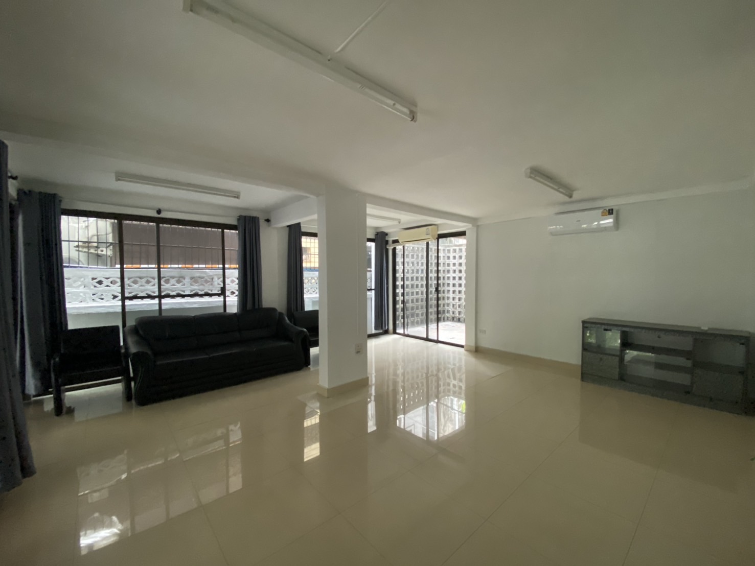 ประกาศฟรี! ซื้อ-ขาย-เช่า คอนโด บ้าน ทาวน์โฮม ที่ดิน และพื้นที่เชิงพาณิชย์ทั่วประเทศไทย ทุกทำเล ทุกงบประมาณ ไม่มีค่าใช้จ่าย ลงง่าย ขายไว เข้าถึงผู้ซื้อโดยตรง 3 206628pic2.jpg