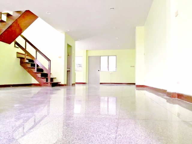 ประกาศฟรี! ซื้อ-ขาย-เช่า คอนโด บ้าน ทาวน์โฮม ที่ดิน และพื้นที่เชิงพาณิชย์ทั่วประเทศไทย ทุกทำเล ทุกงบประมาณ ไม่มีค่าใช้จ่าย ลงง่าย ขายไว เข้าถึงผู้ซื้อโดยตรง 3 206723pic2.jpg