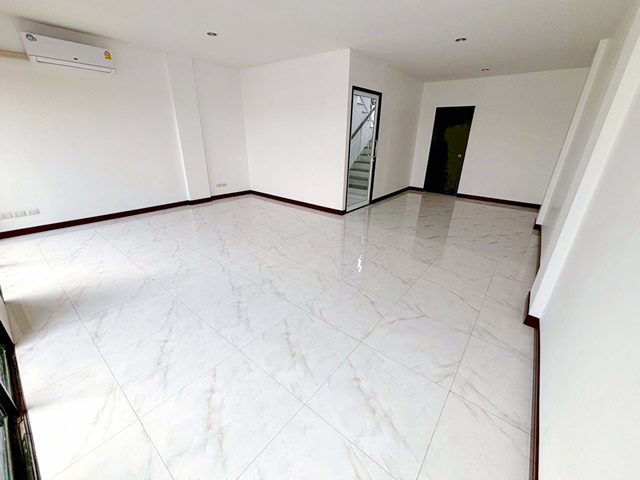 ประกาศฟรี! ซื้อ-ขาย-เช่า คอนโด บ้าน ทาวน์โฮม ที่ดิน และพื้นที่เชิงพาณิชย์ทั่วประเทศไทย ทุกทำเล ทุกงบประมาณ ไม่มีค่าใช้จ่าย ลงง่าย ขายไว เข้าถึงผู้ซื้อโดยตรง 5 206818pic4.jpg