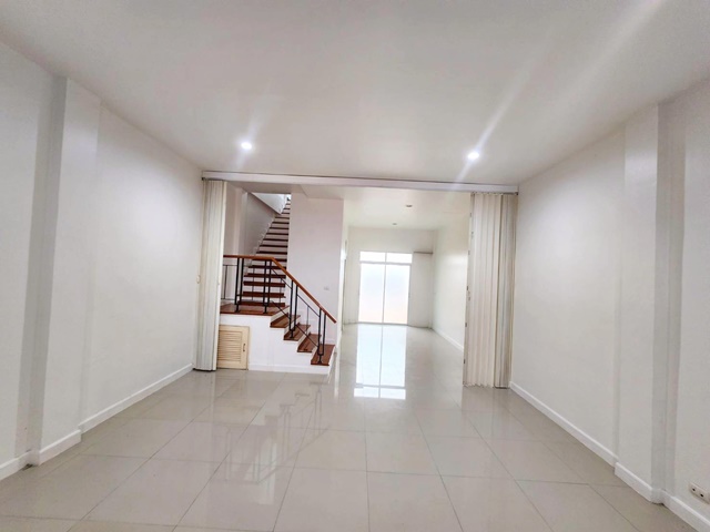 ประกาศฟรี! ซื้อ-ขาย-เช่า คอนโด บ้าน ทาวน์โฮม ที่ดิน และพื้นที่เชิงพาณิชย์ทั่วประเทศไทย ทุกทำเล ทุกงบประมาณ ไม่มีค่าใช้จ่าย ลงง่าย ขายไว เข้าถึงผู้ซื้อโดยตรง 3 207377pic2.jpg