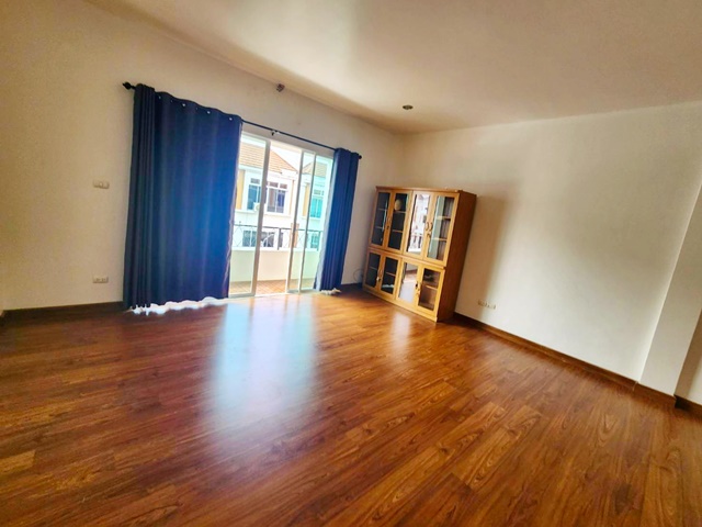 ประกาศฟรี! ซื้อ-ขาย-เช่า คอนโด บ้าน ทาวน์โฮม ที่ดิน และพื้นที่เชิงพาณิชย์ทั่วประเทศไทย ทุกทำเล ทุกงบประมาณ ไม่มีค่าใช้จ่าย ลงง่าย ขายไว เข้าถึงผู้ซื้อโดยตรง 5 207377pic4.jpg