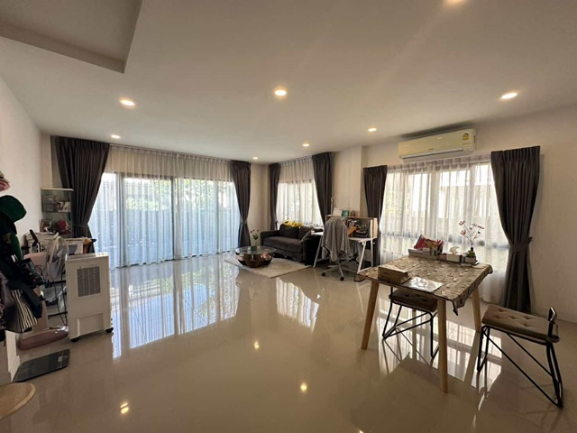 ประกาศฟรี! ซื้อ-ขาย-เช่า คอนโด บ้าน ทาวน์โฮม ที่ดิน และพื้นที่เชิงพาณิชย์ทั่วประเทศไทย ทุกทำเล ทุกงบประมาณ ไม่มีค่าใช้จ่าย ลงง่าย ขายไว เข้าถึงผู้ซื้อโดยตรง 3 207650pic2.jpg