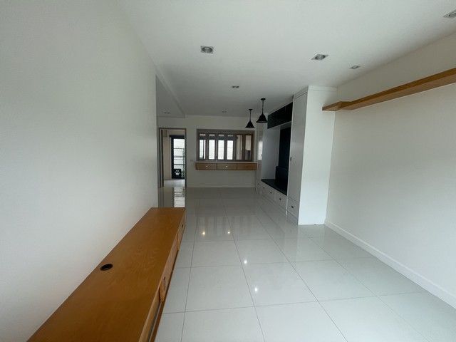 ประกาศฟรี! ซื้อ-ขาย-เช่า คอนโด บ้าน ทาวน์โฮม ที่ดิน และพื้นที่เชิงพาณิชย์ทั่วประเทศไทย ทุกทำเล ทุกงบประมาณ ไม่มีค่าใช้จ่าย ลงง่าย ขายไว เข้าถึงผู้ซื้อโดยตรง 5 494744pic4.jpg