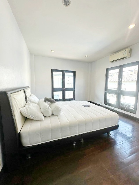 ประกาศฟรี! ซื้อ-ขาย-เช่า คอนโด บ้าน ทาวน์โฮม ที่ดิน และพื้นที่เชิงพาณิชย์ทั่วประเทศไทย ทุกทำเล ทุกงบประมาณ ไม่มีค่าใช้จ่าย ลงง่าย ขายไว เข้าถึงผู้ซื้อโดยตรง 4 208448pic3.jpg