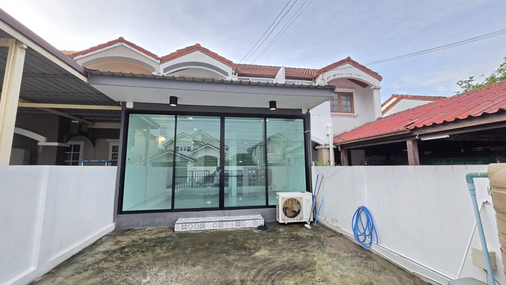 ประกาศฟรี! ซื้อ-ขาย-เช่า คอนโด บ้าน ทาวน์โฮม ที่ดิน และพื้นที่เชิงพาณิชย์ทั่วประเทศไทย ทุกทำเล ทุกงบประมาณ ไม่มีค่าใช้จ่าย ลงง่าย ขายไว เข้าถึงผู้ซื้อโดยตรง 2 208588pic1.jpg