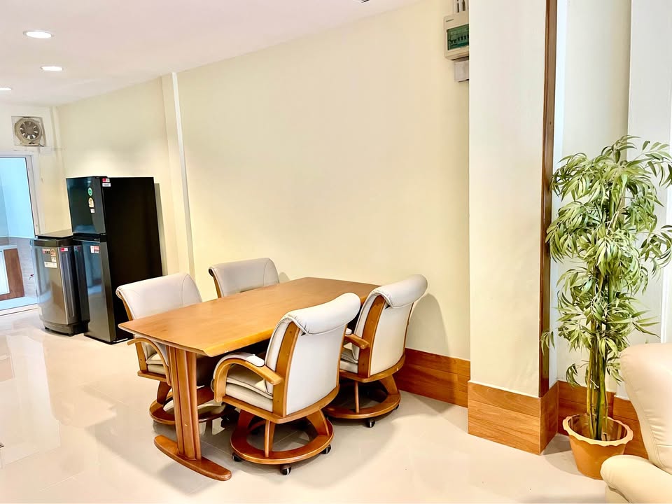 ประกาศฟรี! ซื้อ-ขาย-เช่า คอนโด บ้าน ทาวน์โฮม ที่ดิน และพื้นที่เชิงพาณิชย์ทั่วประเทศไทย ทุกทำเล ทุกงบประมาณ ไม่มีค่าใช้จ่าย ลงง่าย ขายไว เข้าถึงผู้ซื้อโดยตรง 3 208590pic2.jpg