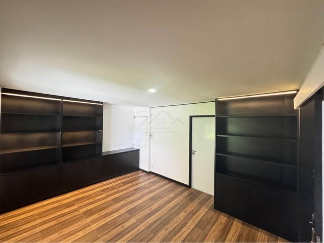 ประกาศฟรี! ซื้อ-ขาย-เช่า คอนโด บ้าน ทาวน์โฮม ที่ดิน และพื้นที่เชิงพาณิชย์ทั่วประเทศไทย ทุกทำเล ทุกงบประมาณ ไม่มีค่าใช้จ่าย ลงง่าย ขายไว เข้าถึงผู้ซื้อโดยตรง 2 495301pic1.jpg