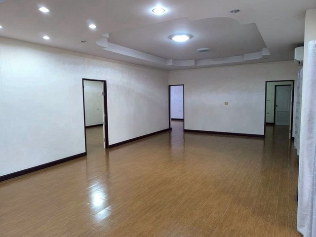 ประกาศฟรี! ซื้อ-ขาย-เช่า คอนโด บ้าน ทาวน์โฮม ที่ดิน และพื้นที่เชิงพาณิชย์ทั่วประเทศไทย ทุกทำเล ทุกงบประมาณ ไม่มีค่าใช้จ่าย ลงง่าย ขายไว เข้าถึงผู้ซื้อโดยตรง 5 210052pic4.jpg