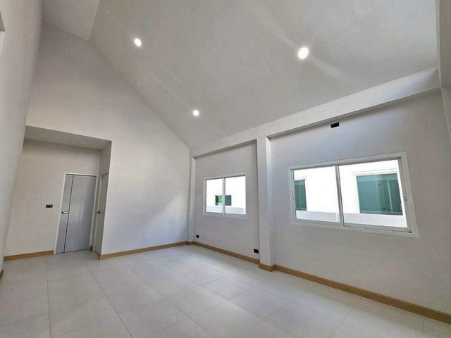 ประกาศฟรี! ซื้อ-ขาย-เช่า คอนโด บ้าน ทาวน์โฮม ที่ดิน และพื้นที่เชิงพาณิชย์ทั่วประเทศไทย ทุกทำเล ทุกงบประมาณ ไม่มีค่าใช้จ่าย ลงง่าย ขายไว เข้าถึงผู้ซื้อโดยตรง 5 210046pic4.jpg