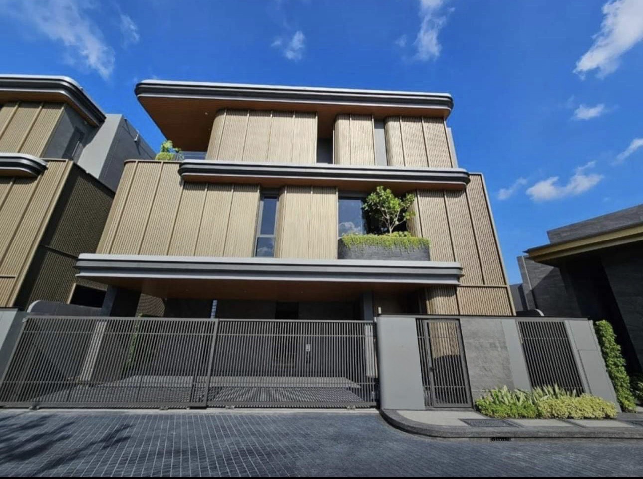 ประกาศฟรี! ซื้อ-ขาย-เช่า คอนโด บ้าน ทาวน์โฮม ที่ดิน และพื้นที่เชิงพาณิชย์ทั่วประเทศไทย ทุกทำเล ทุกงบประมาณ ไม่มีค่าใช้จ่าย ลงง่าย ขายไว เข้าถึงผู้ซื้อโดยตรง 2 208372pic1.jpg