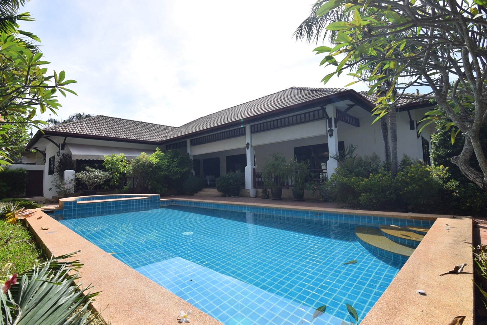 ประกาศฟรี! ซื้อ-ขาย-เช่า คอนโด บ้าน ทาวน์โฮม ที่ดิน และพื้นที่เชิงพาณิชย์ทั่วประเทศไทย ทุกทำเล ทุกงบประมาณ ไม่มีค่าใช้จ่าย ลงง่าย ขายไว เข้าถึงผู้ซื้อโดยตรง 3 67216pic2.jpg