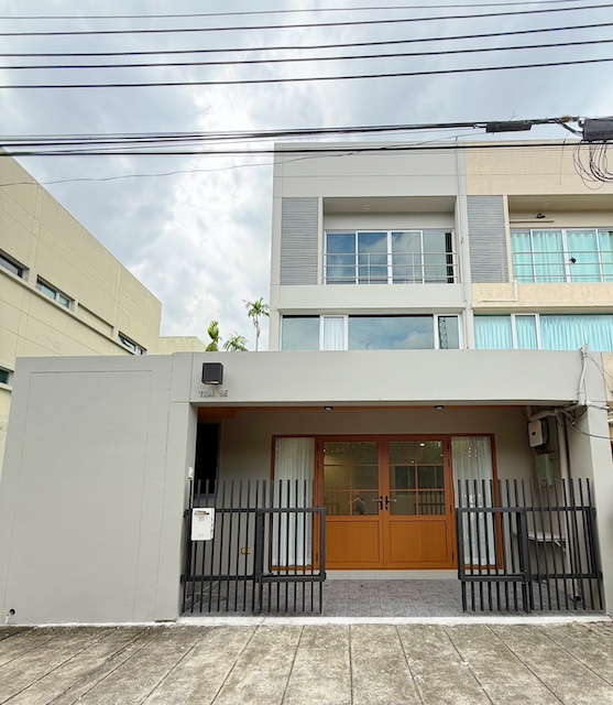 ประกาศฟรี! ซื้อ-ขาย-เช่า คอนโด บ้าน ทาวน์โฮม ที่ดิน และพื้นที่เชิงพาณิชย์ทั่วประเทศไทย ทุกทำเล ทุกงบประมาณ ไม่มีค่าใช้จ่าย ลงง่าย ขายไว เข้าถึงผู้ซื้อโดยตรง 2 496097pic1.jpg