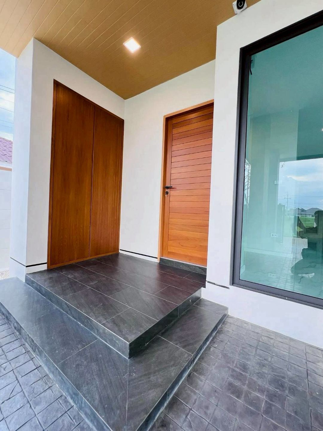 ประกาศฟรี! ซื้อ-ขาย-เช่า คอนโด บ้าน ทาวน์โฮม ที่ดิน และพื้นที่เชิงพาณิชย์ทั่วประเทศไทย ทุกทำเล ทุกงบประมาณ ไม่มีค่าใช้จ่าย ลงง่าย ขายไว เข้าถึงผู้ซื้อโดยตรง 3 210552pic2.jpg