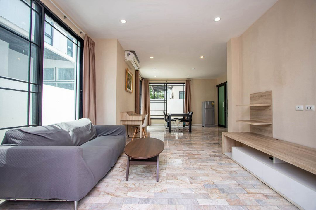 ประกาศฟรี! ซื้อ-ขาย-เช่า คอนโด บ้าน ทาวน์โฮม ที่ดิน และพื้นที่เชิงพาณิชย์ทั่วประเทศไทย ทุกทำเล ทุกงบประมาณ ไม่มีค่าใช้จ่าย ลงง่าย ขายไว เข้าถึงผู้ซื้อโดยตรง 3 212715pic2.jpg