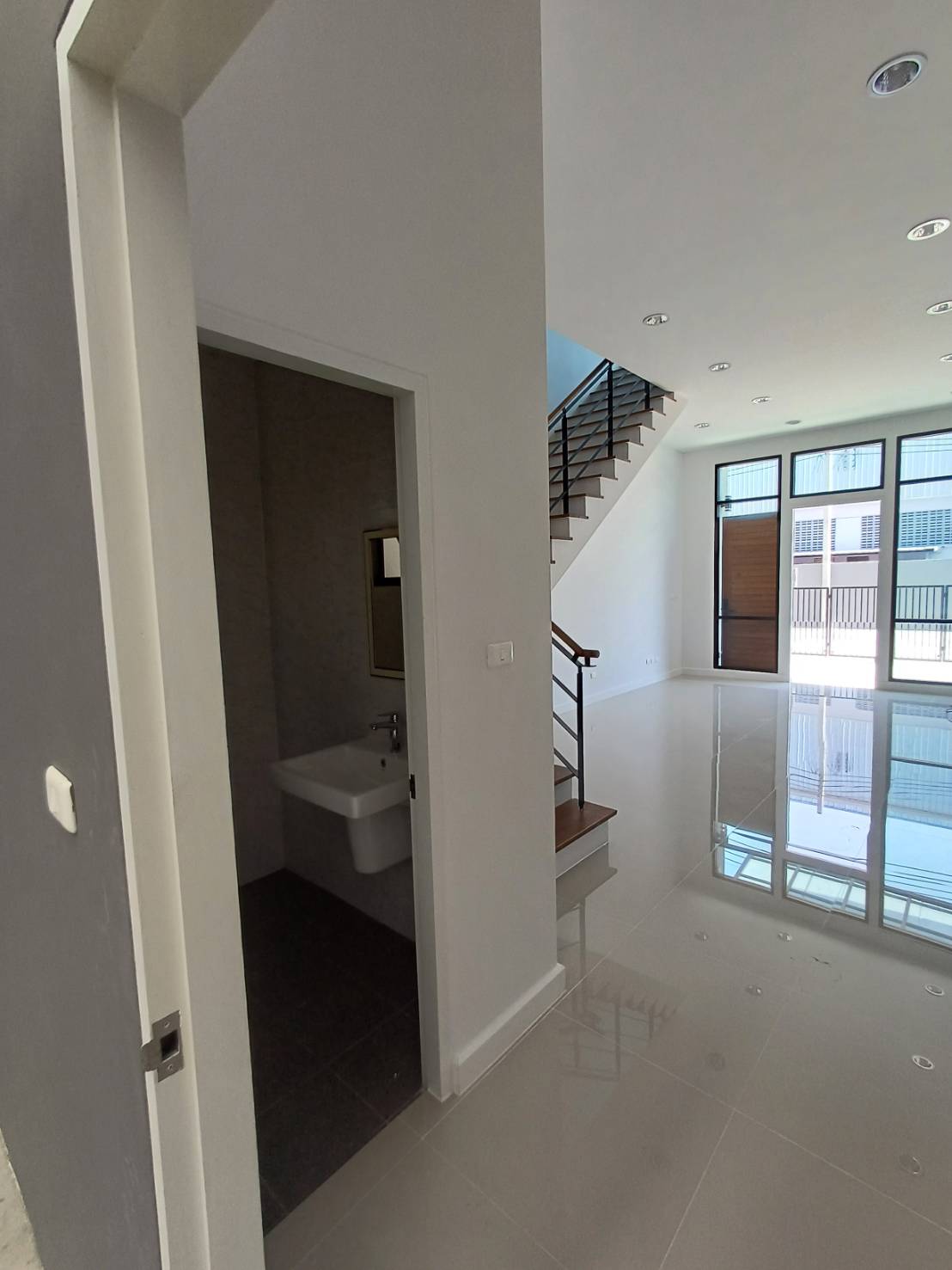 ประกาศฟรี! ซื้อ-ขาย-เช่า คอนโด บ้าน ทาวน์โฮม ที่ดิน และพื้นที่เชิงพาณิชย์ทั่วประเทศไทย ทุกทำเล ทุกงบประมาณ ไม่มีค่าใช้จ่าย ลงง่าย ขายไว เข้าถึงผู้ซื้อโดยตรง 5 467486pic4.jpg