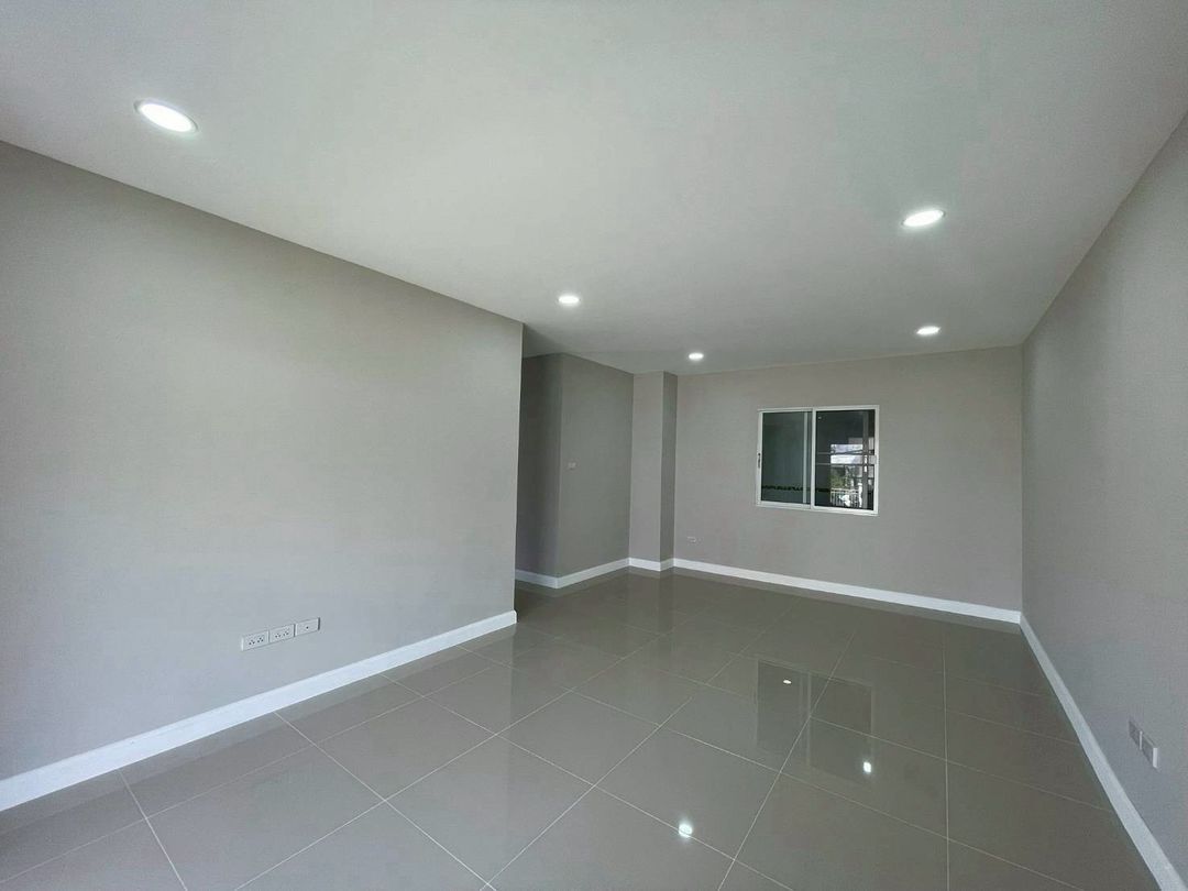 ประกาศฟรี! ซื้อ-ขาย-เช่า คอนโด บ้าน ทาวน์โฮม ที่ดิน และพื้นที่เชิงพาณิชย์ทั่วประเทศไทย ทุกทำเล ทุกงบประมาณ ไม่มีค่าใช้จ่าย ลงง่าย ขายไว เข้าถึงผู้ซื้อโดยตรง 4 213301pic3.jpg