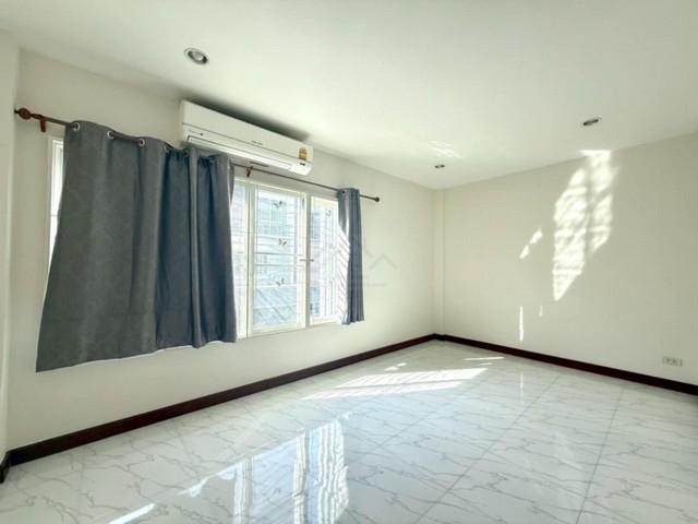 ประกาศฟรี! ซื้อ-ขาย-เช่า คอนโด บ้าน ทาวน์โฮม ที่ดิน และพื้นที่เชิงพาณิชย์ทั่วประเทศไทย ทุกทำเล ทุกงบประมาณ ไม่มีค่าใช้จ่าย ลงง่าย ขายไว เข้าถึงผู้ซื้อโดยตรง 4 497352pic3.jpg