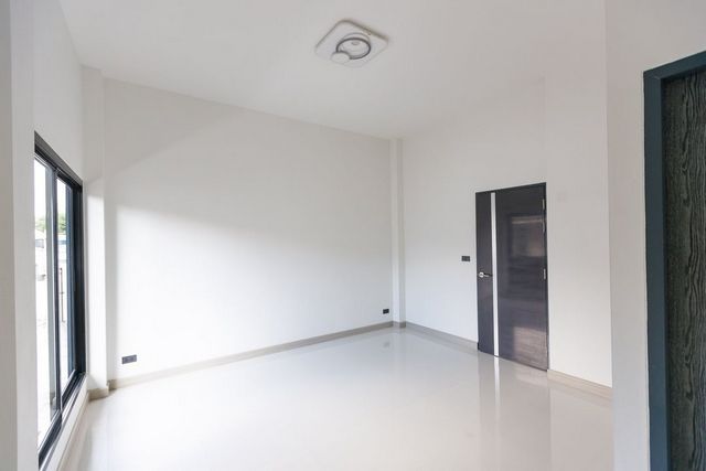 ประกาศฟรี! ซื้อ-ขาย-เช่า คอนโด บ้าน ทาวน์โฮม ที่ดิน และพื้นที่เชิงพาณิชย์ทั่วประเทศไทย ทุกทำเล ทุกงบประมาณ ไม่มีค่าใช้จ่าย ลงง่าย ขายไว เข้าถึงผู้ซื้อโดยตรง 9 214017pic3.jpg