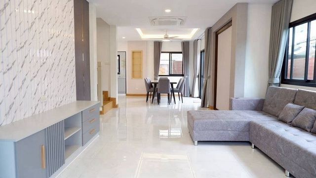 ประกาศฟรี! ซื้อ-ขาย-เช่า คอนโด บ้าน ทาวน์โฮม ที่ดิน และพื้นที่เชิงพาณิชย์ทั่วประเทศไทย ทุกทำเล ทุกงบประมาณ ไม่มีค่าใช้จ่าย ลงง่าย ขายไว เข้าถึงผู้ซื้อโดยตรง 4 215177pic3.jpg