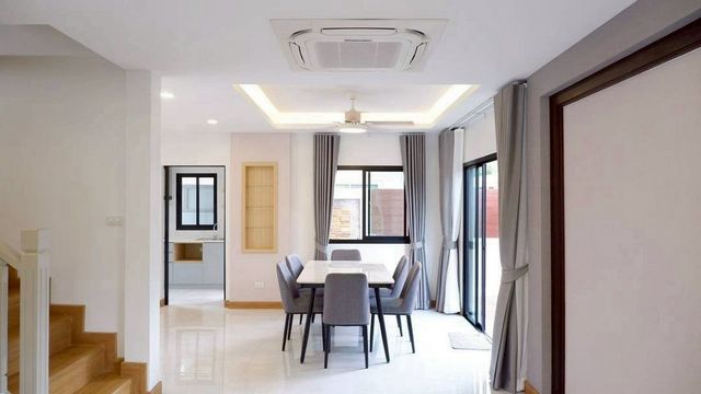 ประกาศฟรี! ซื้อ-ขาย-เช่า คอนโด บ้าน ทาวน์โฮม ที่ดิน และพื้นที่เชิงพาณิชย์ทั่วประเทศไทย ทุกทำเล ทุกงบประมาณ ไม่มีค่าใช้จ่าย ลงง่าย ขายไว เข้าถึงผู้ซื้อโดยตรง 5 215177pic4.jpg