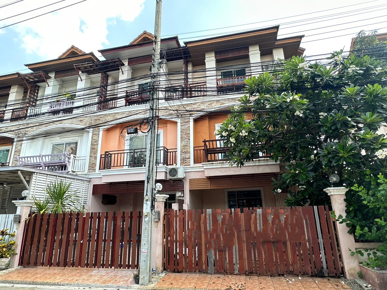 ประกาศฟรี! ซื้อ-ขาย-เช่า คอนโด บ้าน ทาวน์โฮม ที่ดิน และพื้นที่เชิงพาณิชย์ทั่วประเทศไทย ทุกทำเล ทุกงบประมาณ ไม่มีค่าใช้จ่าย ลงง่าย ขายไว เข้าถึงผู้ซื้อโดยตรง 2 198275pic1.jpg